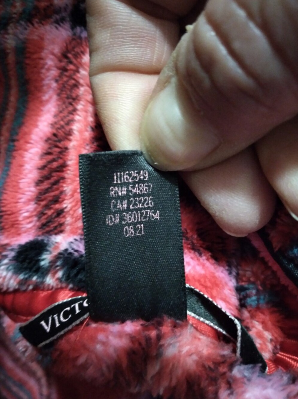 Victoria Secret Plush Robe - Picture 8 of 8